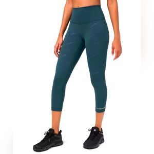 2020 Holiday Special Edition Embossed Submarine Wunder Train High-Rise Crop 21